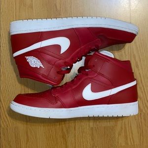 AIR JORDAN 1 RETRO MID 'GYM RED 2.0'